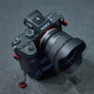 Tamron 24mm f/2.8 Di III OSD M 1:2 Lens (Sony E)